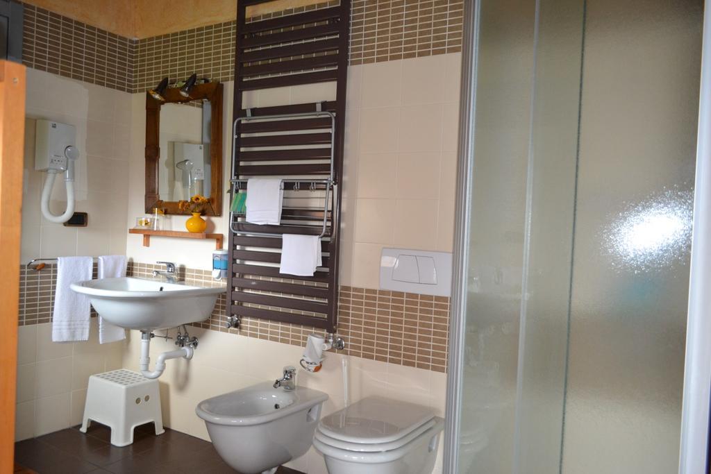 B&B Edera Castagnole Piemonte Exterior photo